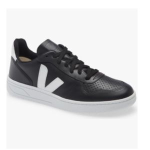 Veja V-10 Sneaker in Black/White/White Sole Size 11/EU42